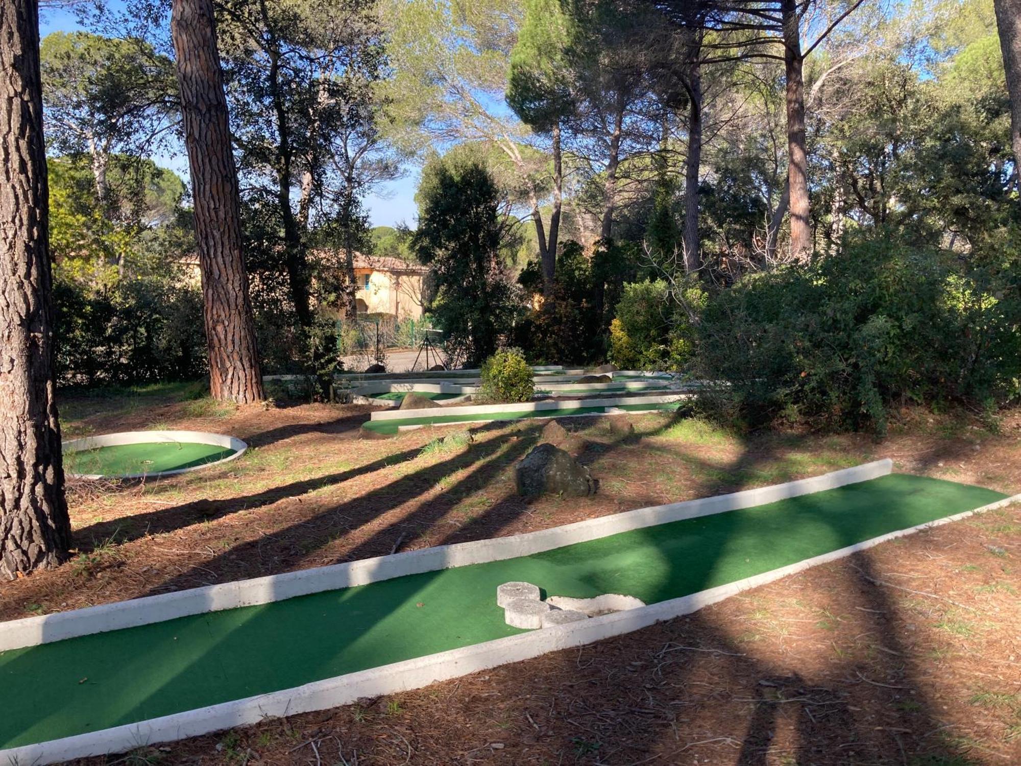 Charmant 2 Pieces Au Coeur Des Golfs De Saint Raphael Exterior photo